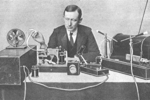 G_Marconi_with_morse_transmitter_1.jpg - Marconi Science WorX