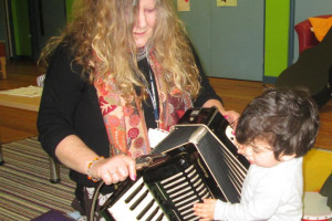 accordian-003.jpg - Sing, Chat and Rhyme Cambridge