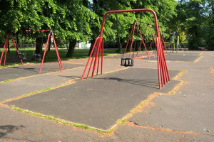 swings.jpg - Ashburton Park Playground