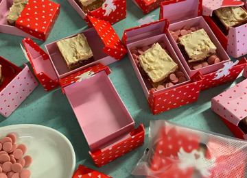 pink-box-cakes.jpg