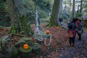 stoneface-creative-pumpkins-dsc-2304.jpg - Storrs Wood Jack O lantern spectacular