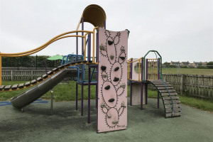 park-43-cfca-938-8-a-21-53-e-2-7-eba-15-e-28014474-e.jpg - Down Ampney children's playground 