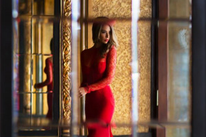 ben-scott-woman-wearing-red-long-sleeved-bodycon-dress.jpg - That Dress! 