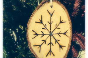 snowflake-tree-dec.jpg - Recycled wood workshop for young homeles