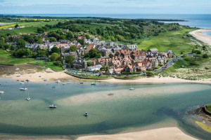 alnmouth-alamy-purchased-sept-2018-2015-cropped-0-x-580.jpg - Feeling at home with the outdoors space 