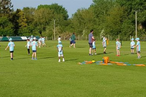 Dynamos Volunteers for Winterbourne CC!