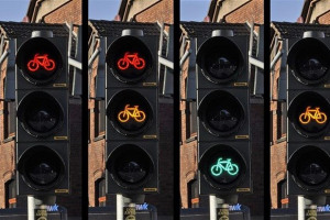 traffic-light-876043-640.jpg - Cycle more reduce more