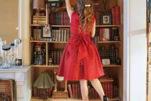 mathilde-merlin-girl-in-re-dress-standing-on-stool-while-reaching-books-on-shelve.jpg - That Dress! 