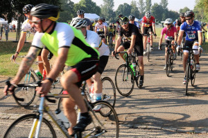 sportive-riders-leaving-kinecroft.jpg - Wallingford Festival of Cycling 