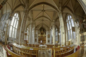 st-ms-church-interior-in-the-round-500-x-300.jpg - Guy of Warwick Festival 