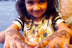 chaand-raat-girl-with-henna.jpg - Sangam Festival