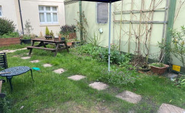 Image 4 of 6