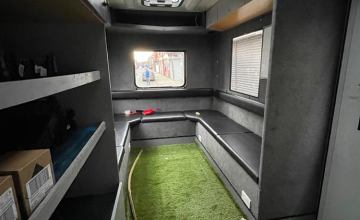 Image 4 of 6