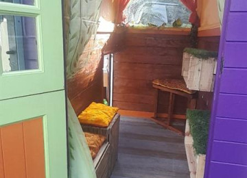 inside-book-nook.jpeg