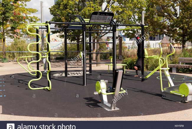 Workout calisthenics park