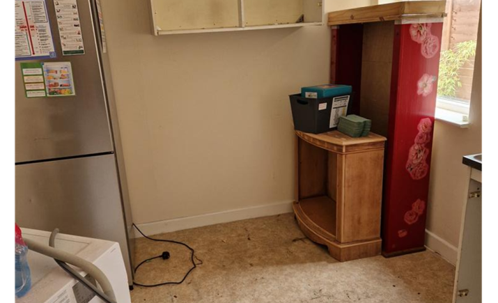 Image 4 of 8