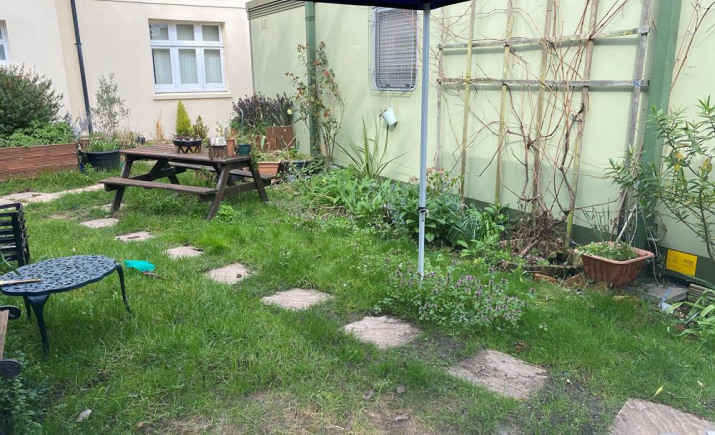 Image 4 of 6