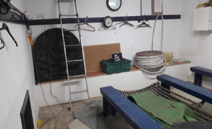 Image 1 of 4