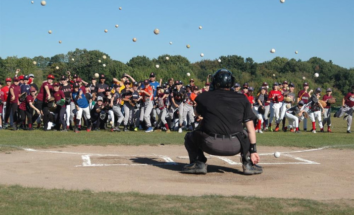 20190921-herts-futures-hft-ceremonial-first-pitch-4-iconic.jpg