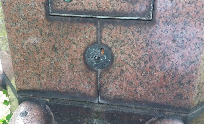 Image 2 of 8