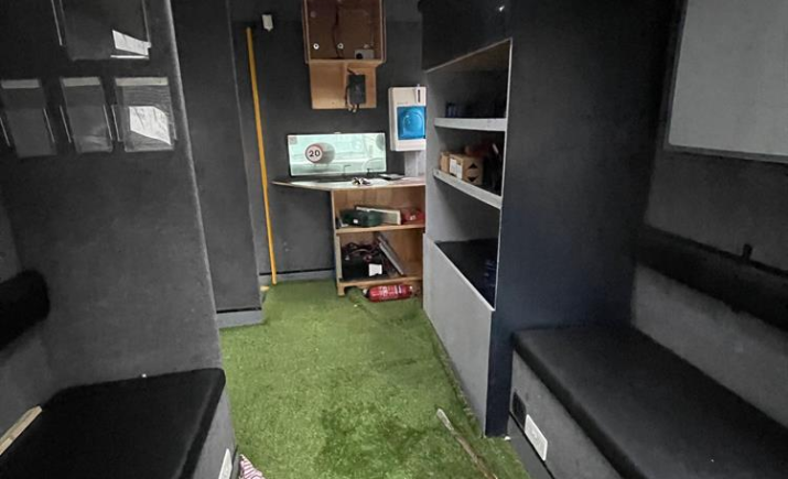 Image 2 of 6