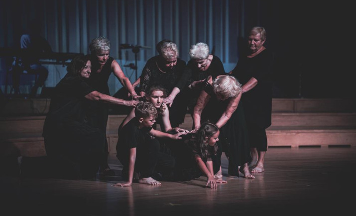 Image 10 of 34