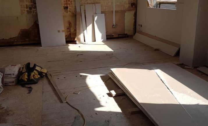 Image 4 of 32